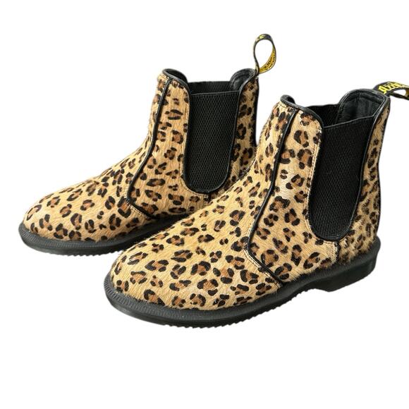 Dr. Martens Flora Beige Black‎ Round Toe Pull-On Ankle Chelsea Womens Boots 6 - Picture 1 of 8